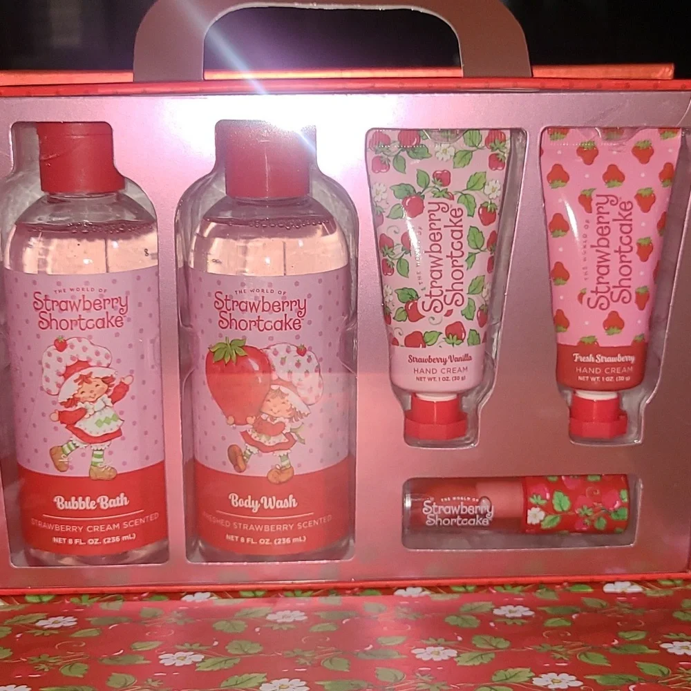 Strawberry Shortcake Bath Set 🍓